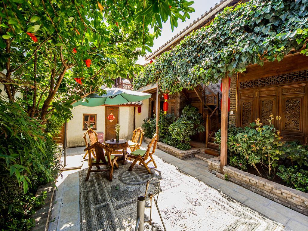 Old Tree Boutique Guesthouse 麗江市 エクステリア 写真