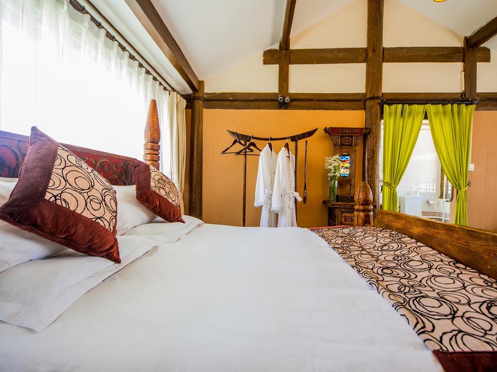 Old Tree Boutique Guesthouse 麗江市 エクステリア 写真